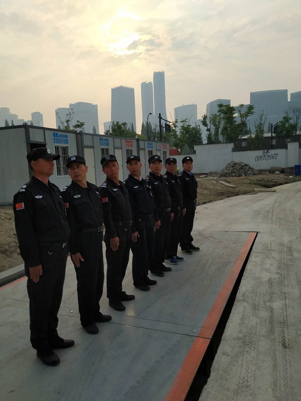 江干保安公司驻省建工集团项目工地保安分队开展每周队列晨练